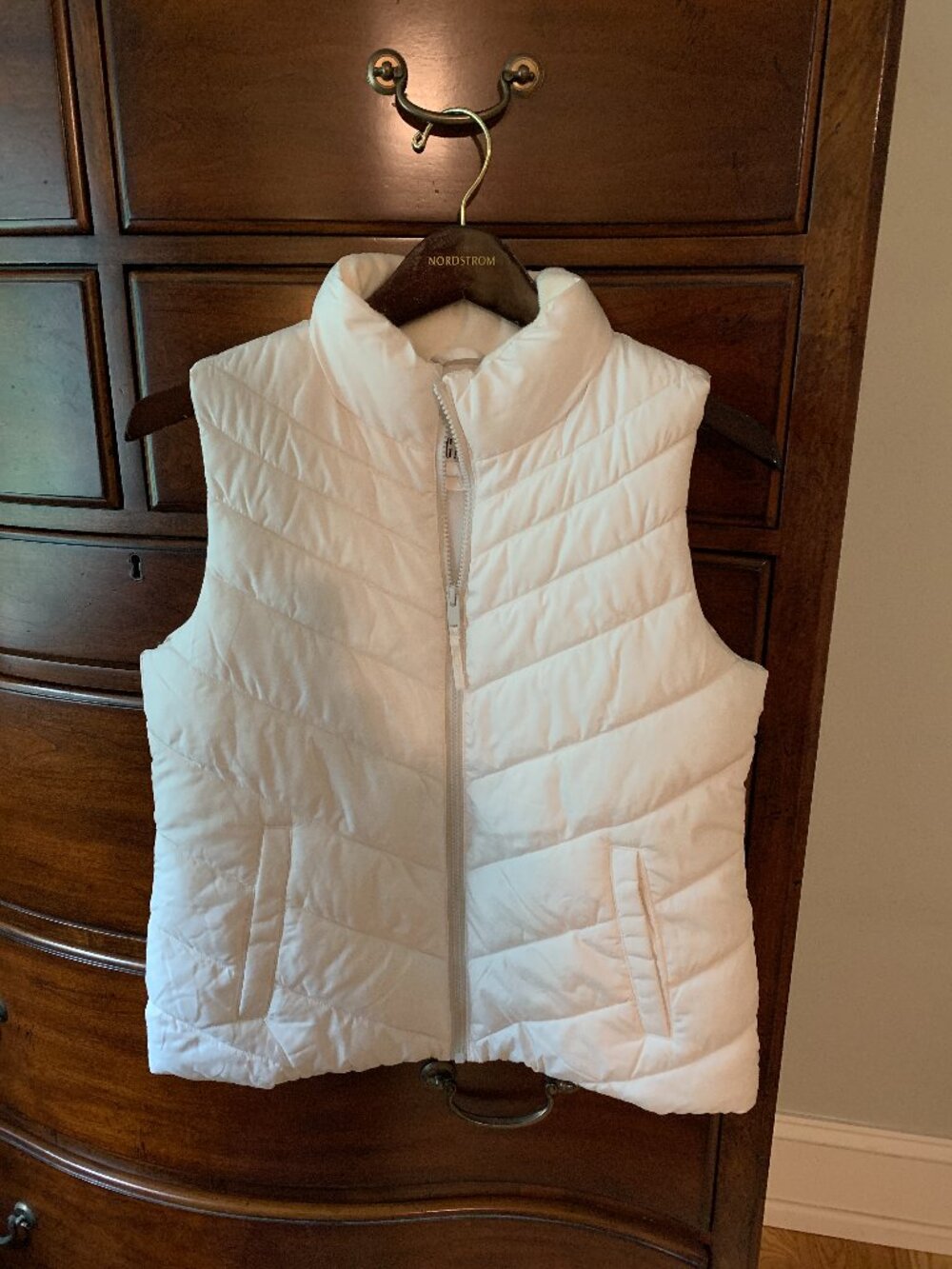 GAP womens new (no tags) cream puffer vest size small